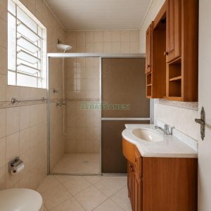 Casa com 90m², 2 dormitórios, 1 vaga, no bairro Pio X em Caxias do Sul para Alugar