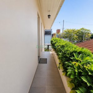 Casa com 90m², 2 dormitórios, 1 vaga, no bairro Pio X em Caxias do Sul para Alugar
