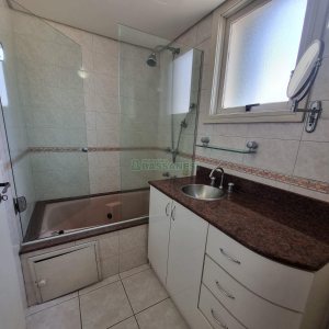Apartamento com 108m², 3 dormitórios, 2 vagas, no bairro São Pelegrino em Caxias do Sul para Alugar