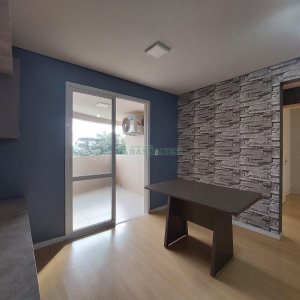 Apartamento com 56m², 2 dormitórios, 1 vaga, no bairro Pioneiro em Caxias do Sul para Alugar