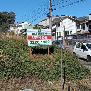 Terreno com 360m², no bairro Vinhedos em Caxias do Sul para Comprar