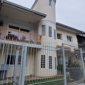 Casa com 428m², 5 dormitórios, 3 vagas, no bairro Petrópolis em Caxias do Sul para Comprar