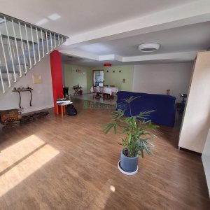 Casa com 428m², 5 dormitórios, 3 vagas, no bairro Petrópolis em Caxias do Sul para Comprar