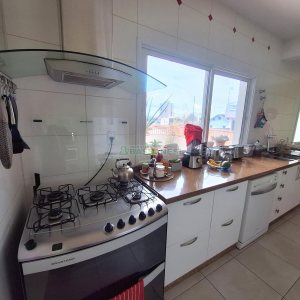 Casa com 428m², 5 dormitórios, 3 vagas, no bairro Petrópolis em Caxias do Sul para Comprar