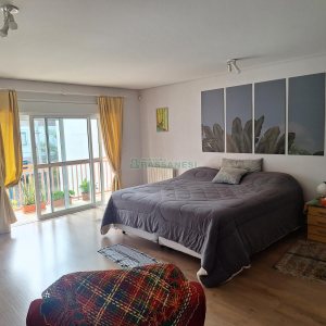 Casa com 428m², 5 dormitórios, 3 vagas, no bairro Petrópolis em Caxias do Sul para Comprar