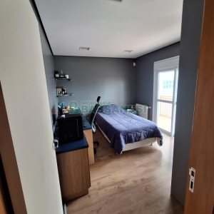 Casa com 428m², 5 dormitórios, 3 vagas, no bairro Petrópolis em Caxias do Sul para Comprar