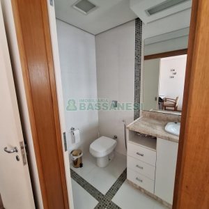 Casa com 428m², 5 dormitórios, 3 vagas, no bairro Petrópolis em Caxias do Sul para Comprar