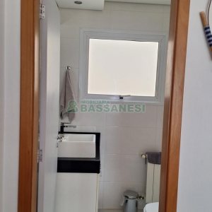 Casa com 428m², 5 dormitórios, 3 vagas, no bairro Petrópolis em Caxias do Sul para Comprar