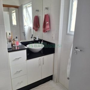 Casa com 428m², 5 dormitórios, 3 vagas, no bairro Petrópolis em Caxias do Sul para Comprar