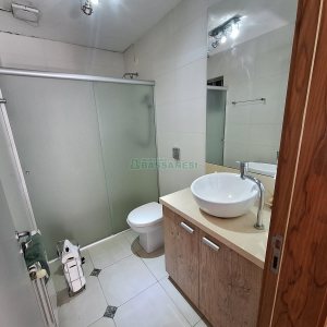 Casa com 428m², 5 dormitórios, 3 vagas, no bairro Petrópolis em Caxias do Sul para Comprar