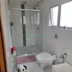 Casa com 428m², 5 dormitórios, 3 vagas, no bairro Petrópolis em Caxias do Sul para Comprar