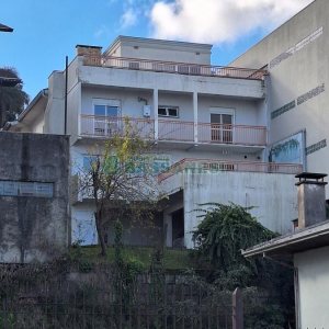Casa com 428m², 5 dormitórios, 3 vagas, no bairro Petrópolis em Caxias do Sul para Comprar