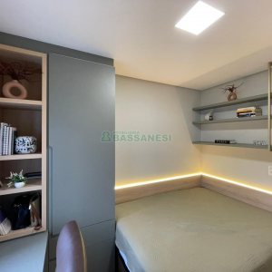 Apartamento com 83m², 2 dormitórios, 2 vagas, no bairro Vinhedos em Caxias do Sul para Comprar