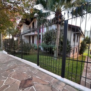 Casa Comercial com 270m², 3 dormitórios, 3 vagas, no bairro Santa Catarina em Caxias do Sul para Alugar