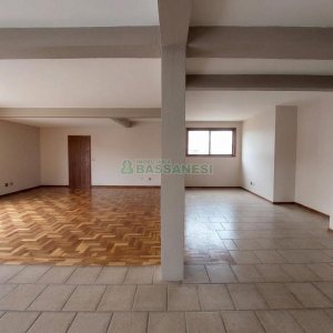 Casa Comercial com 270m², 3 dormitórios, 3 vagas, no bairro Santa Catarina em Caxias do Sul para Alugar