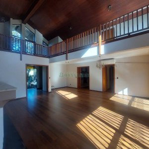 Casa Comercial com 270m², 3 dormitórios, 3 vagas, no bairro Santa Catarina em Caxias do Sul para Alugar