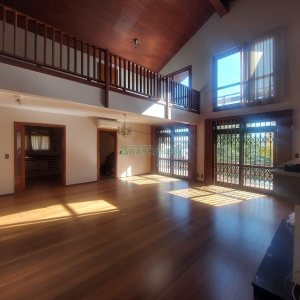 Casa Comercial com 270m², 3 dormitórios, 3 vagas, no bairro Santa Catarina em Caxias do Sul para Alugar