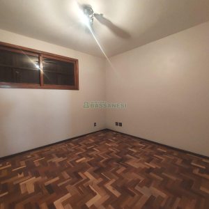 Casa Comercial com 270m², 3 dormitórios, 3 vagas, no bairro Santa Catarina em Caxias do Sul para Alugar