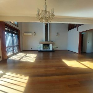 Casa Comercial com 270m², 3 dormitórios, 3 vagas, no bairro Santa Catarina em Caxias do Sul para Alugar