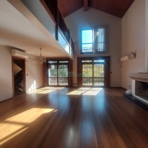 Casa Comercial com 270m², 3 dormitórios, 3 vagas, no bairro Santa Catarina em Caxias do Sul para Alugar