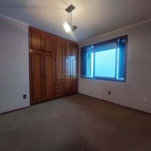Casa Comercial com 270m², 3 dormitórios, 3 vagas, no bairro Santa Catarina em Caxias do Sul para Alugar