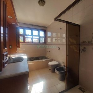 Casa Comercial com 270m², 3 dormitórios, 3 vagas, no bairro Santa Catarina em Caxias do Sul para Alugar