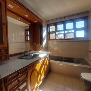 Casa Comercial com 270m², 3 dormitórios, 3 vagas, no bairro Santa Catarina em Caxias do Sul para Alugar