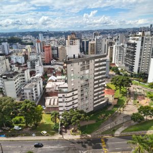 Apartamento com 94m², 3 dormitórios, 2 vagas, no bairro Rio Branco em Caxias do Sul para Comprar