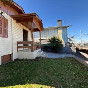 Casa com 82m², 2 dormitórios, 2 vagas, no bairro Rio Branco em Caxias do Sul para Alugar