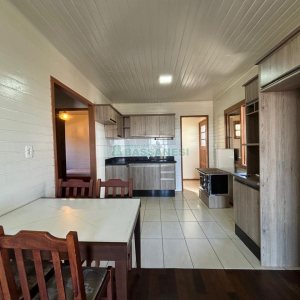 Casa com 82m², 2 dormitórios, 2 vagas, no bairro Rio Branco em Caxias do Sul para Alugar