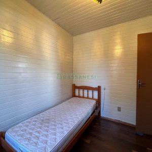 Casa com 82m², 2 dormitórios, 2 vagas, no bairro Rio Branco em Caxias do Sul para Alugar