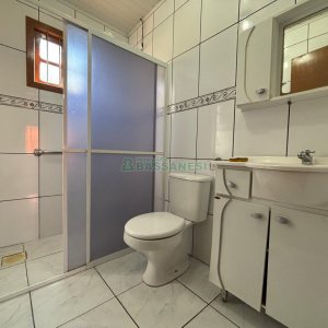 Casa com 82m², 2 dormitórios, 2 vagas, no bairro Rio Branco em Caxias do Sul para Alugar