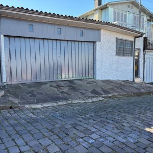 Casa com 82m², 2 dormitórios, 2 vagas, no bairro Rio Branco em Caxias do Sul para Alugar