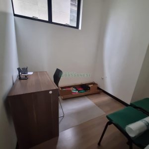 Sala Mobiliada com 47m², no bairro Centro em Caxias do Sul para Alugar