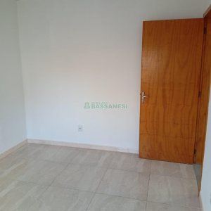 Apartamento com 48m², 2 dormitórios, 1 vaga, no bairro Desvio Rizzo em Caxias do Sul para Comprar