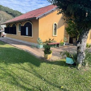 Casa Mobiliada com 300m², 3 dormitórios, 1 vaga, no bairro Vila Seca em Caxias do Sul para Alugar