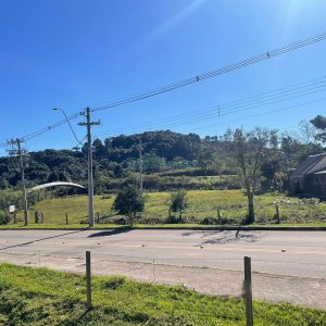 Casa Mobiliada com 300m², 3 dormitórios, 1 vaga, no bairro Vila Seca em Caxias do Sul para Alugar