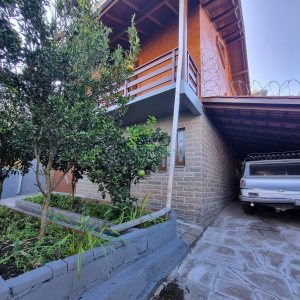 Casa com 366m², 5 dormitórios, 3 vagas, no bairro Desvio Rizzo em Caxias do Sul para Alugar