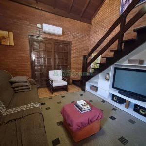 Casa com 366m², 5 dormitórios, 3 vagas, no bairro Desvio Rizzo em Caxias do Sul para Alugar