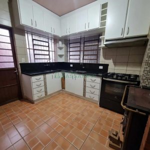 Casa com 366m², 5 dormitórios, 3 vagas, no bairro Desvio Rizzo em Caxias do Sul para Alugar