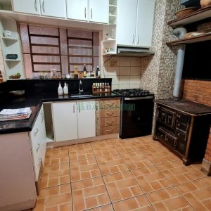 Casa com 366m², 5 dormitórios, 3 vagas, no bairro Desvio Rizzo em Caxias do Sul para Alugar