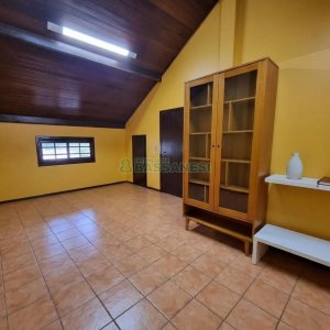 Casa com 366m², 5 dormitórios, 3 vagas, no bairro Desvio Rizzo em Caxias do Sul para Alugar