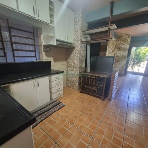 Casa com 366m², 5 dormitórios, 3 vagas, no bairro Desvio Rizzo em Caxias do Sul para Alugar