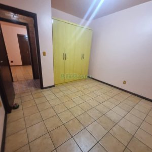 Casa com 366m², 5 dormitórios, 3 vagas, no bairro Desvio Rizzo em Caxias do Sul para Alugar