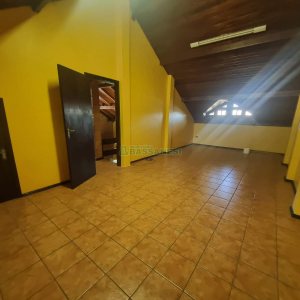 Casa com 366m², 5 dormitórios, 3 vagas, no bairro Desvio Rizzo em Caxias do Sul para Alugar