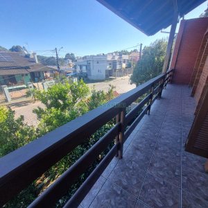 Casa com 366m², 5 dormitórios, 3 vagas, no bairro Desvio Rizzo em Caxias do Sul para Alugar