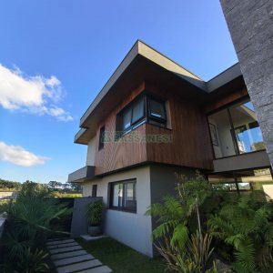 Casa com 426m², 3 dormitórios, 2 vagas, no bairro Nossa Senhora da Saúde em Caxias do Sul para Comprar