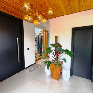 Casa com 426m², 3 dormitórios, 2 vagas, no bairro Nossa Senhora da Saúde em Caxias do Sul para Comprar