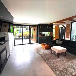 Casa com 426m², 3 dormitórios, 2 vagas, no bairro Nossa Senhora da Saúde em Caxias do Sul para Comprar