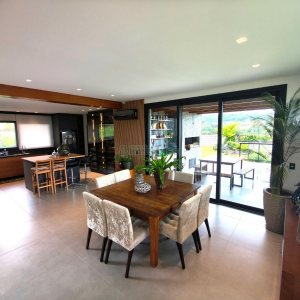 Casa com 426m², 3 dormitórios, 2 vagas, no bairro Nossa Senhora da Saúde em Caxias do Sul para Comprar